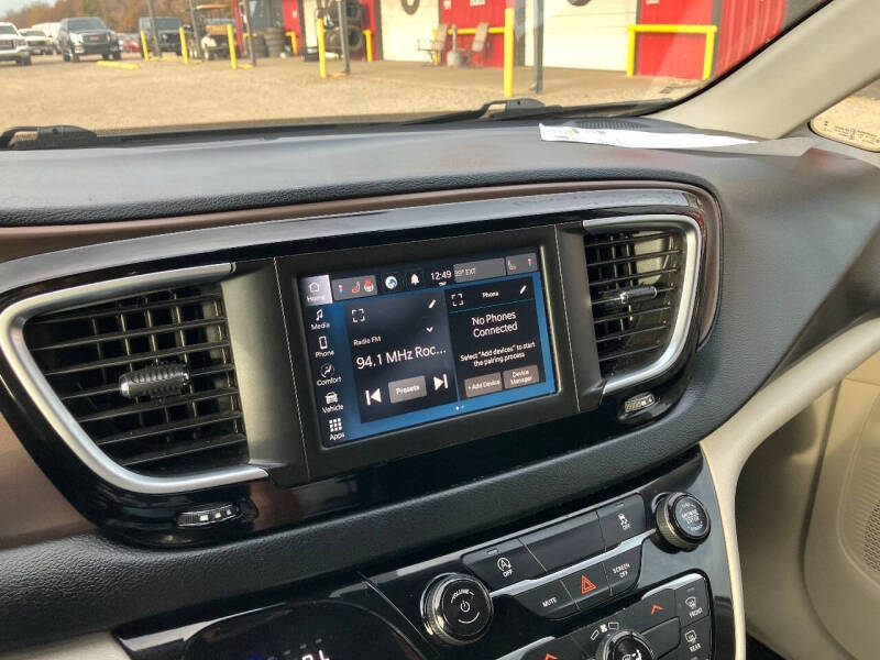 2023 Chrysler Voyager LX