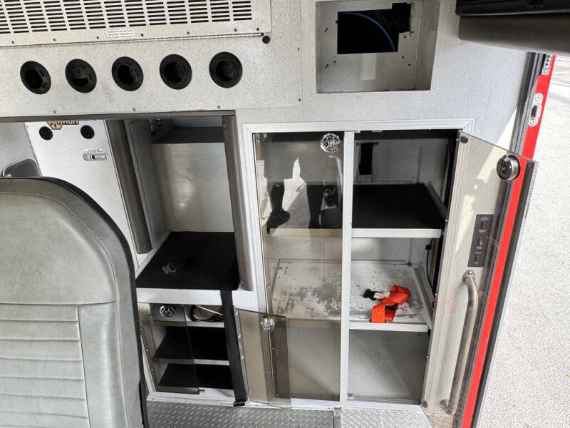 2016 Freightliner M2 106