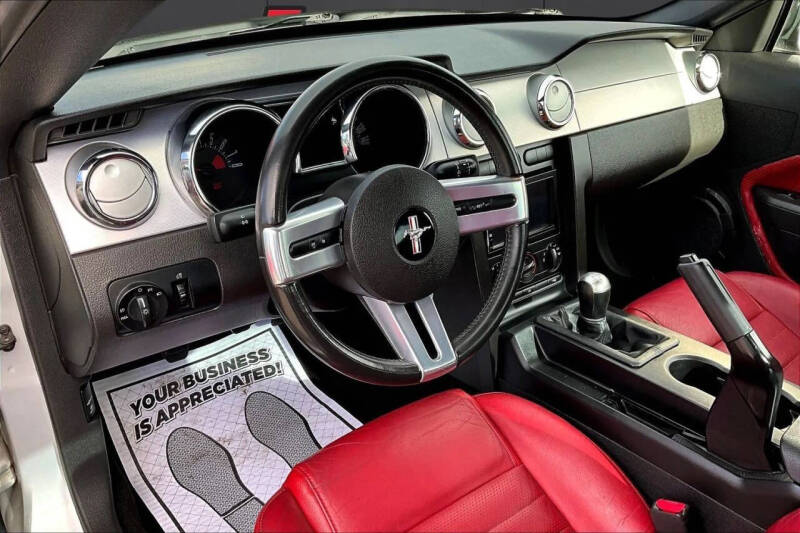 2005 Ford Mustang GT Deluxe