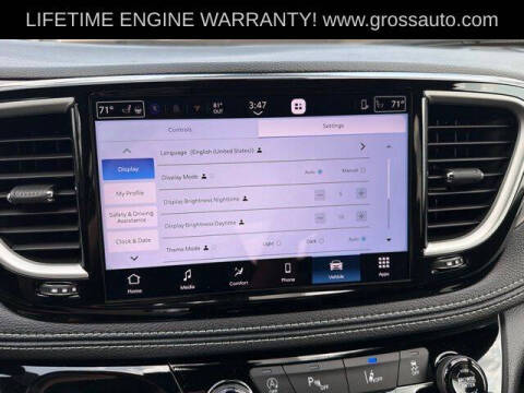 2027 Chrysler Pacifica Select