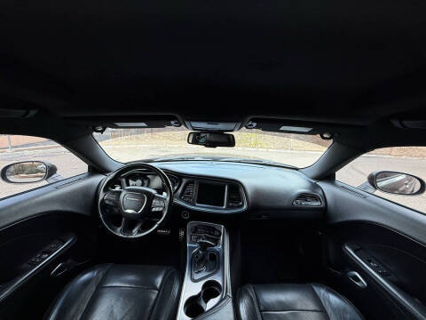 2016 Dodge Challenger SXT Plus