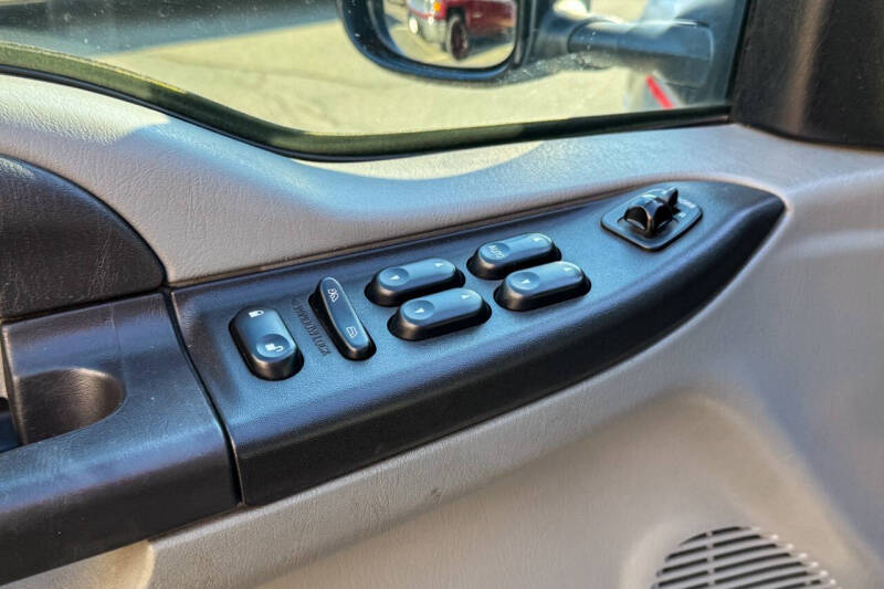 2005 Ford Excursion XLT