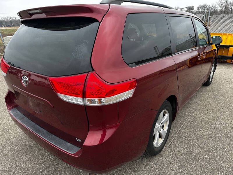2011 Toyota Sienna LE 8-Passenger
