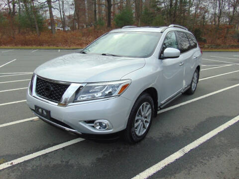 2014 Nissan Pathfinder for sale at Lakewood Auto Body LLC in Waterbury CT