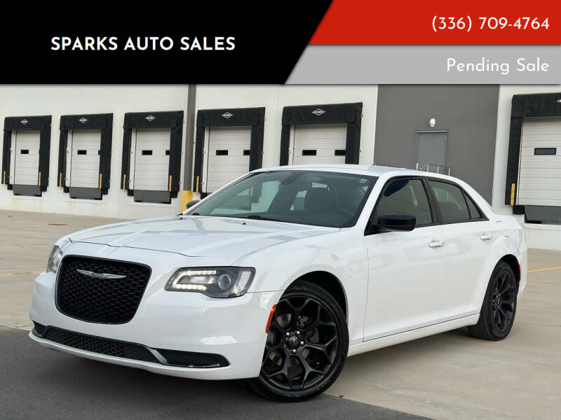 2019 Chrysler 300 Touring's photo