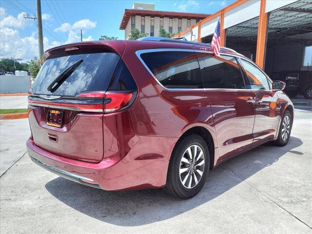 2021 CHRYSLER Pacifica Minivan - $22,397
