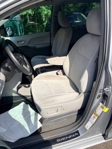 2017 Toyota Sienna LE 7-Passenger