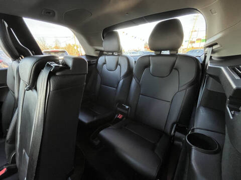 2018 Volvo XC90 T6 Momentum