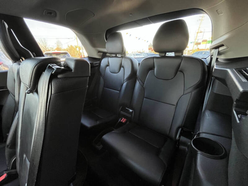 2018 Volvo XC90 T6 Momentum