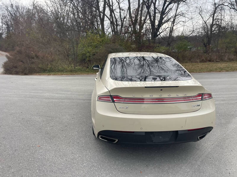 2016 Lincoln MKZ Base photo 9