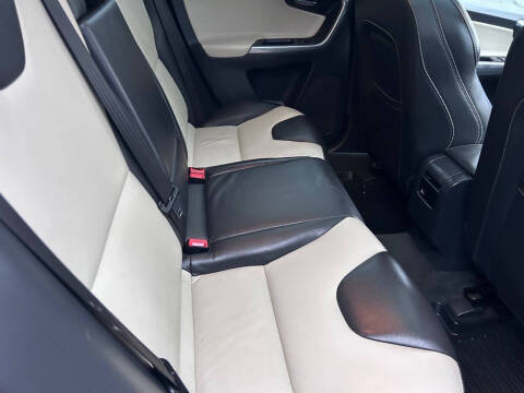 2016 Volvo XC60 T5 Platinum