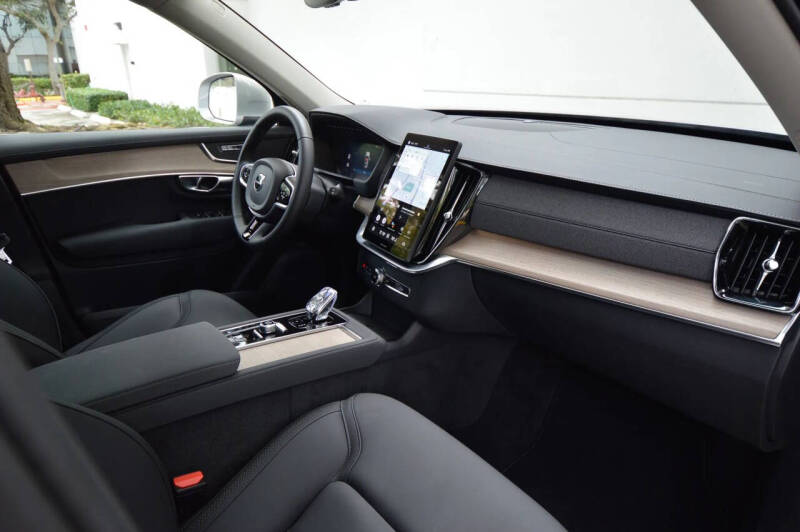 2025 Volvo XC90 B6 Plus Bright Theme 7P