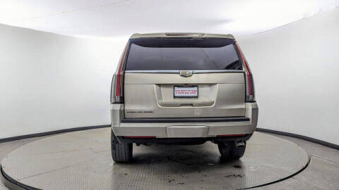 2016 Cadillac Escalade Luxury Collection