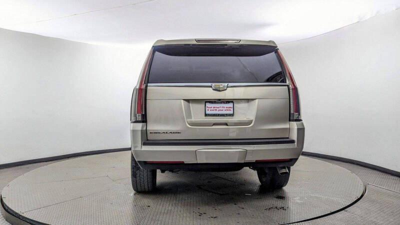 2016 Cadillac Escalade Luxury Collection