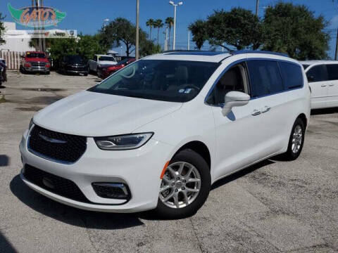 2021 Chrysler Pacifica for sale at GATOR'S IMPORT SUPERSTORE in Melbourne FL