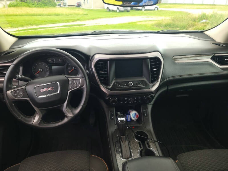 2017 GMC Acadia SLE-2