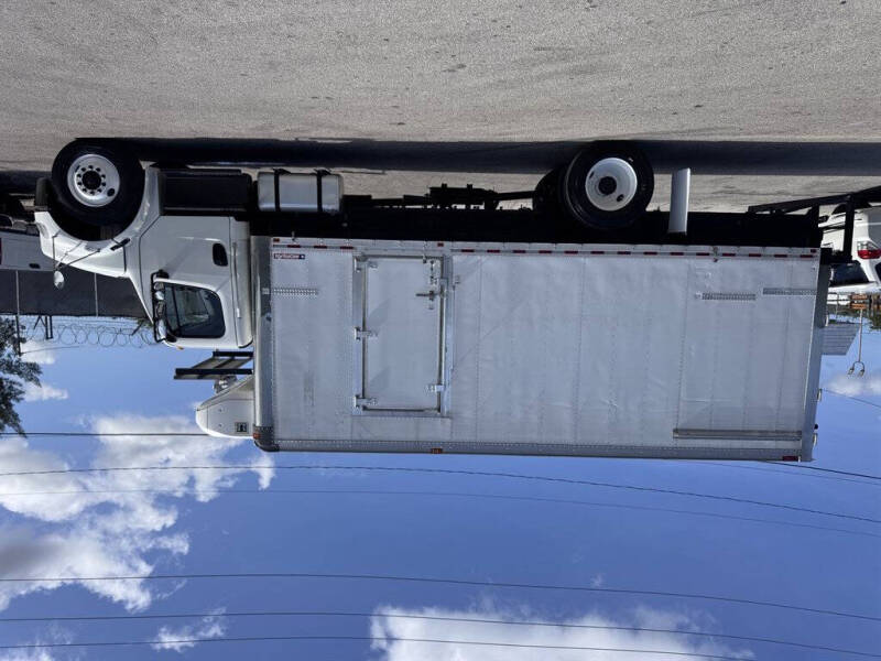 2018 Freightliner M2 106