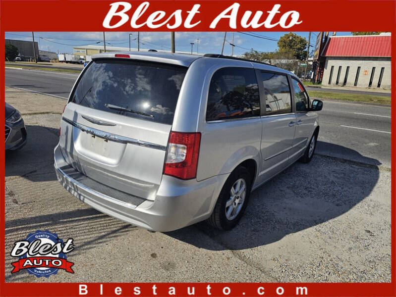 2012 Chrysler Town and Country Touring