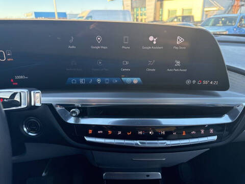 2024 Cadillac LYRIQ Luxury 1