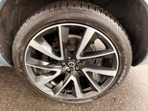 2020 Volvo XC90 T6 Momentum 6-Passenger