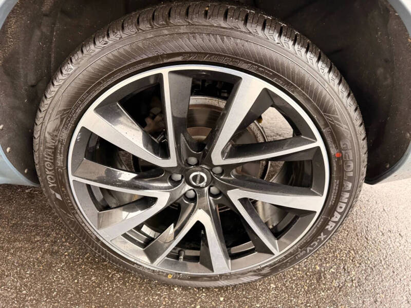 2020 Volvo XC90 T6 Momentum 6-Passenger