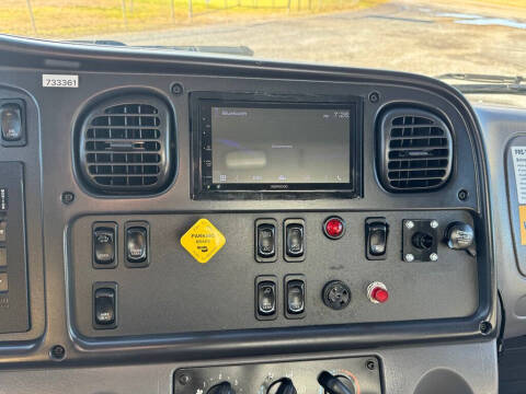 2012 Freightliner M2 106