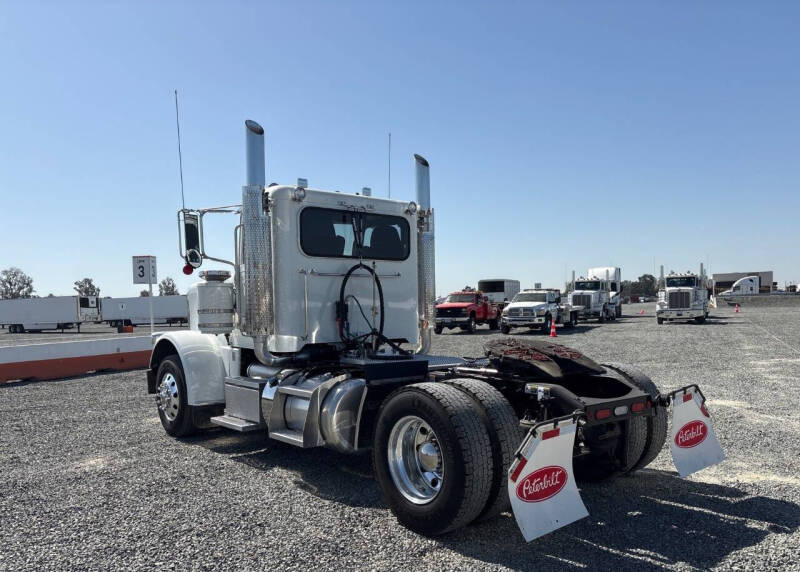 2024 Peterbilt 389