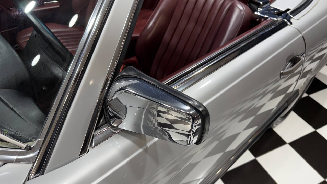 1988 Mercedes-Benz 560-Class 39