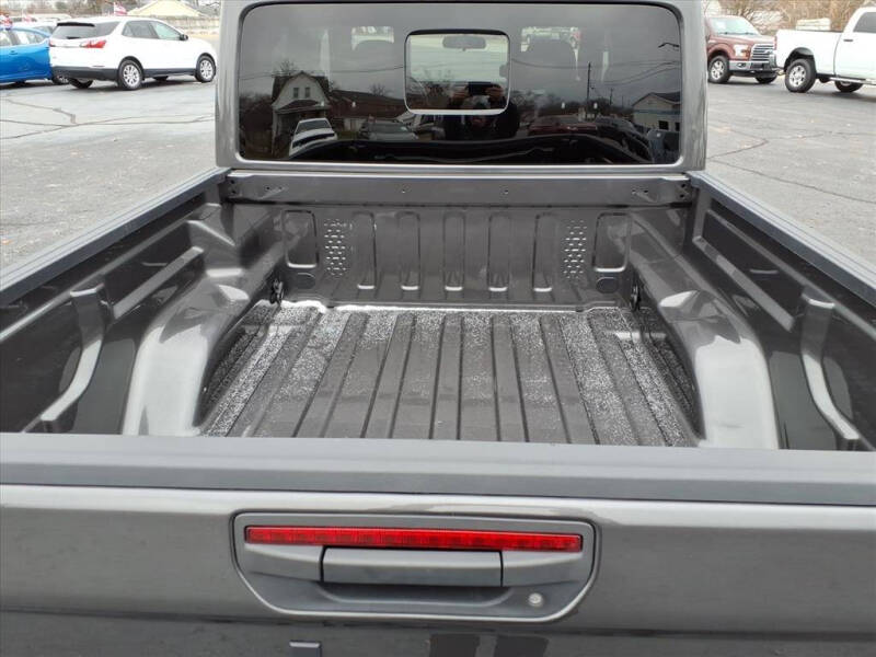 2024 Jeep Gladiator NightHawk