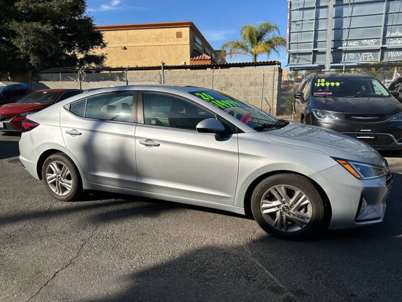 2020 Hyundai Elantra SEL photo 2