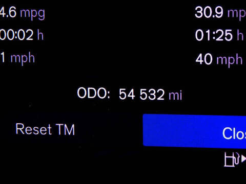 2024 Volvo XC60 B5 Core Dark Theme