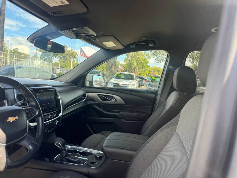 2023 Chevrolet Traverse LT Cloth