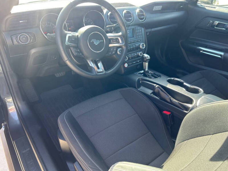 2017 Ford Mustang V6