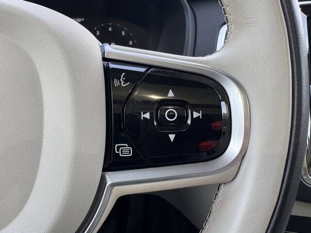 2020 Volvo XC90 T5 Momentum