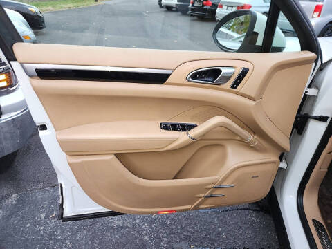 2014 Porsche Cayenne Platinum