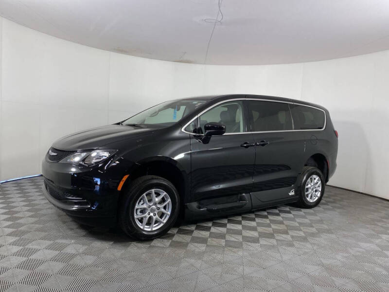 2022 Chrysler Voyager LX