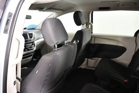 2022 Chrysler Voyager LX