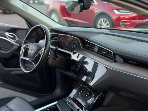 2019 Audi e-tron quattro Premium Plus