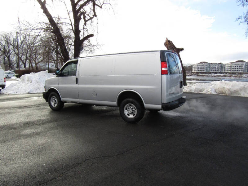 2022 Chevrolet Express 2500