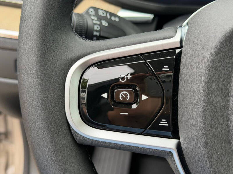 2026 Volvo XC60 T8 Plus