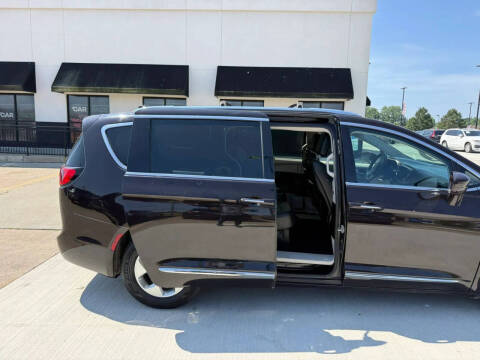 2017 Chrysler Pacifica Touring-L Plus