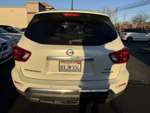 2017 Nissan Pathfinder Platinum