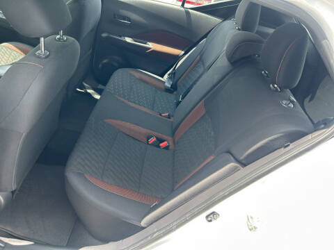 2021 Nissan Kicks SR