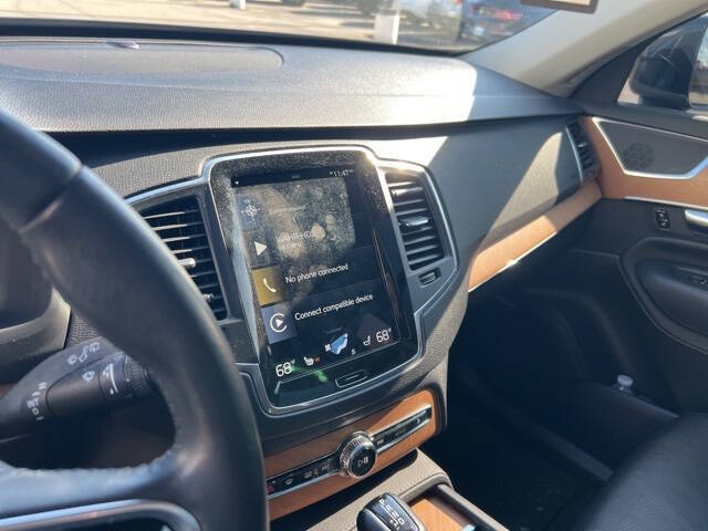 2021 Volvo XC90 T6 Momentum 7-Passenger