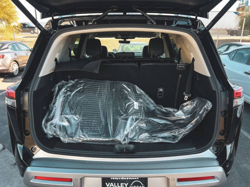 2025 Nissan Pathfinder SL