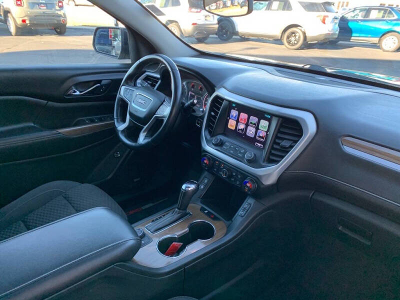 2017 GMC Acadia SLE-2