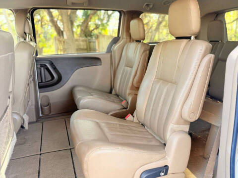 2014 Chrysler Town and Country Touring