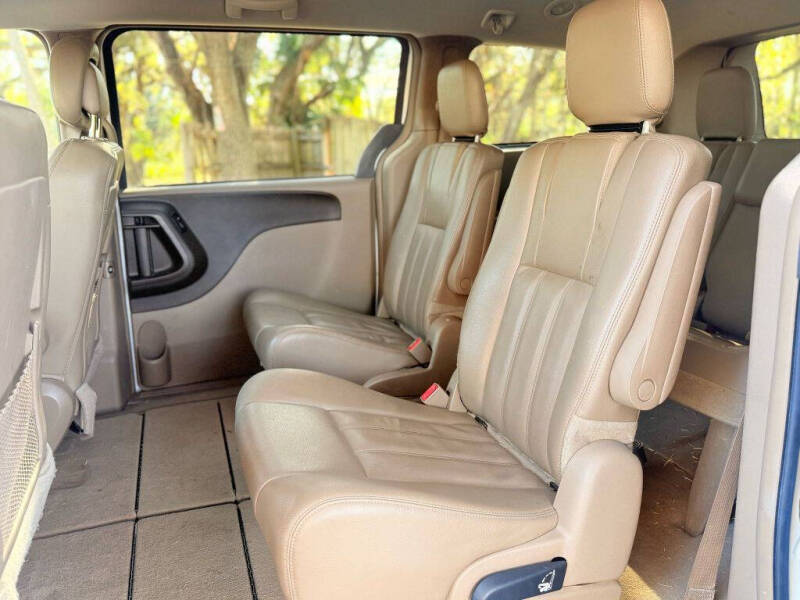 2014 Chrysler Town and Country Touring