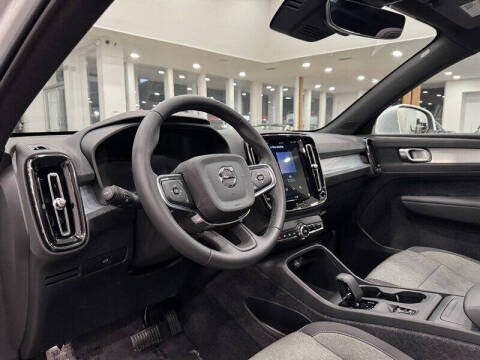 2025 Volvo XC40 B5 Core Bright Theme