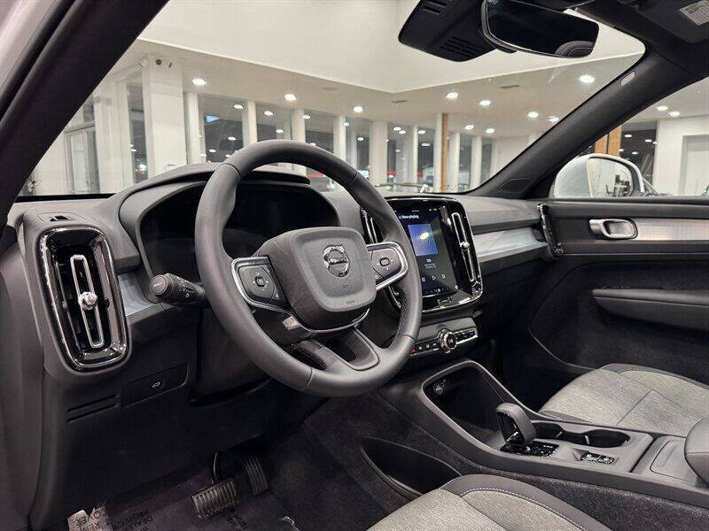 2025 Volvo XC40 B5 Core Bright Theme